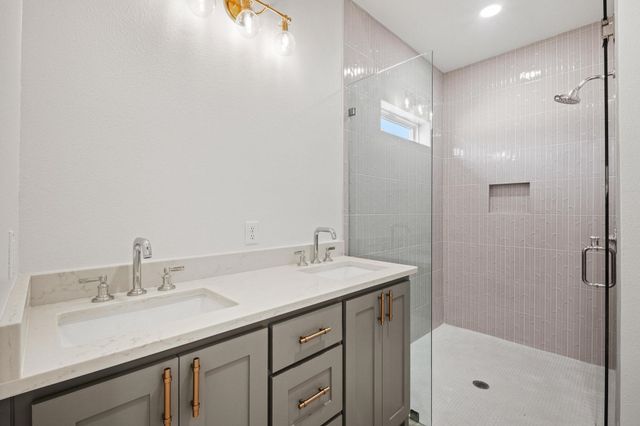 212 Central Park Court, Athens, TX 75751