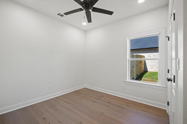 212 Central Park Court, Athens, TX 75751