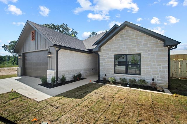 212 Central Park Court, Athens, TX 75751