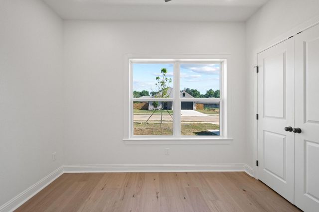 212 Central Park Court, Athens, TX 75751