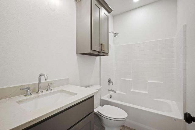 212 Central Park Court, Athens, TX 75751