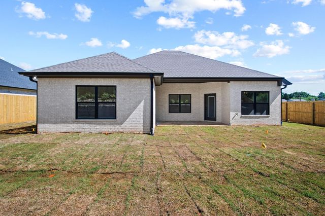 212 Central Park Court, Athens, TX 75751