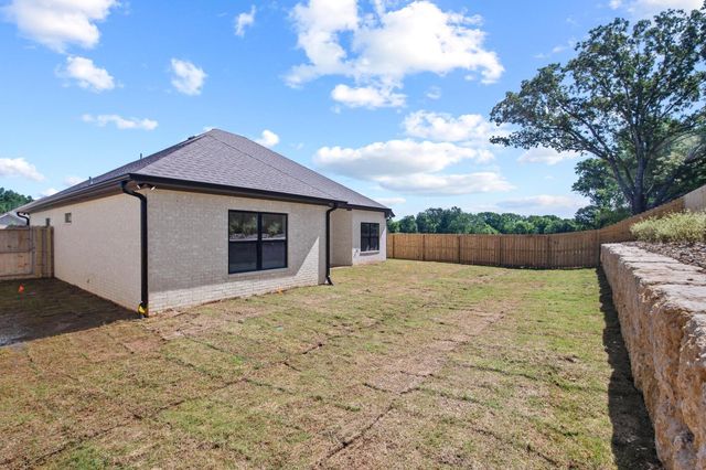 212 Central Park Court, Athens, TX 75751