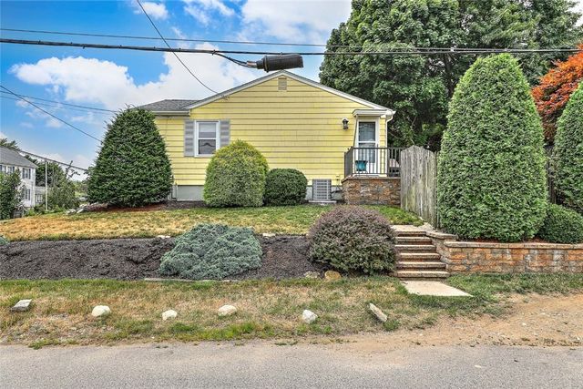 8 Halsey Street, North Providence, RI 02911