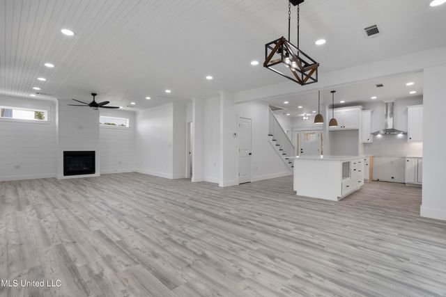 410 Orange Street, Pass Christian, MS 39571