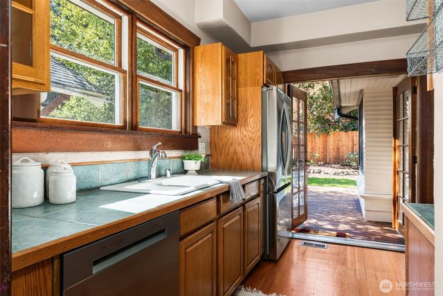 7221 4th Avenue NW, Seattle, WA 98117