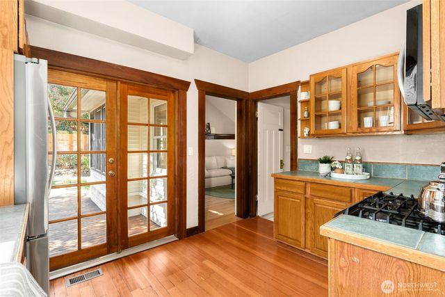 7221 4th Avenue NW, Seattle, WA 98117