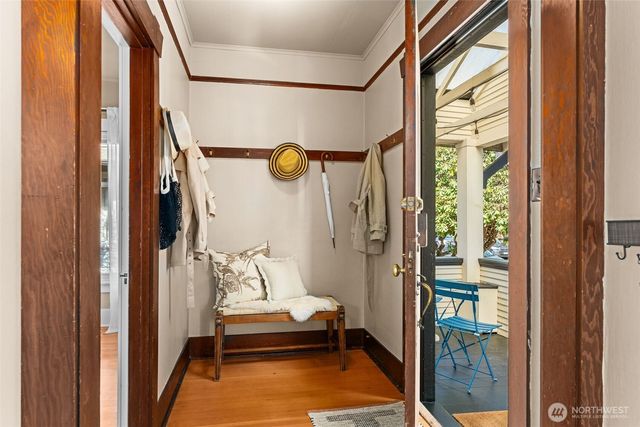 7221 4th Avenue NW, Seattle, WA 98117