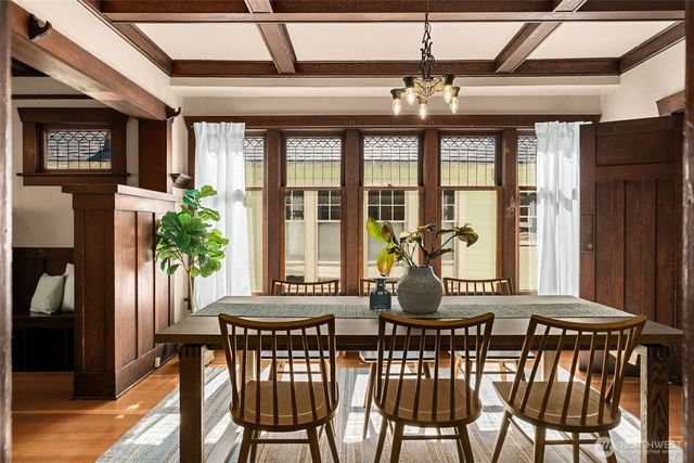 7221 4th Avenue NW, Seattle, WA 98117