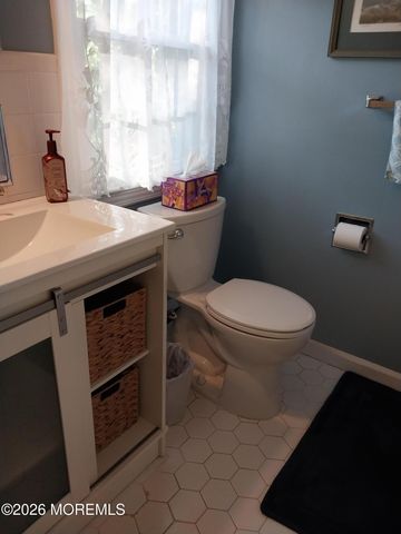 511 Clinton Avenue, Toms River, NJ 08753