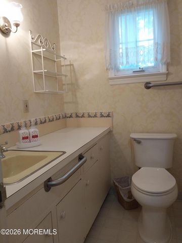 511 Clinton Avenue, Toms River, NJ 08753
