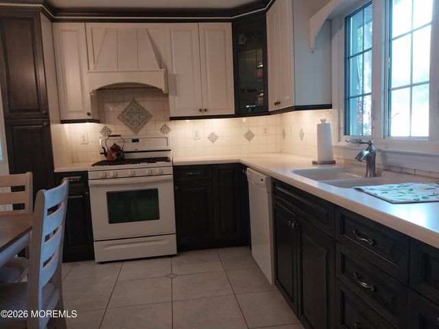 511 Clinton Avenue, Toms River, NJ 08753