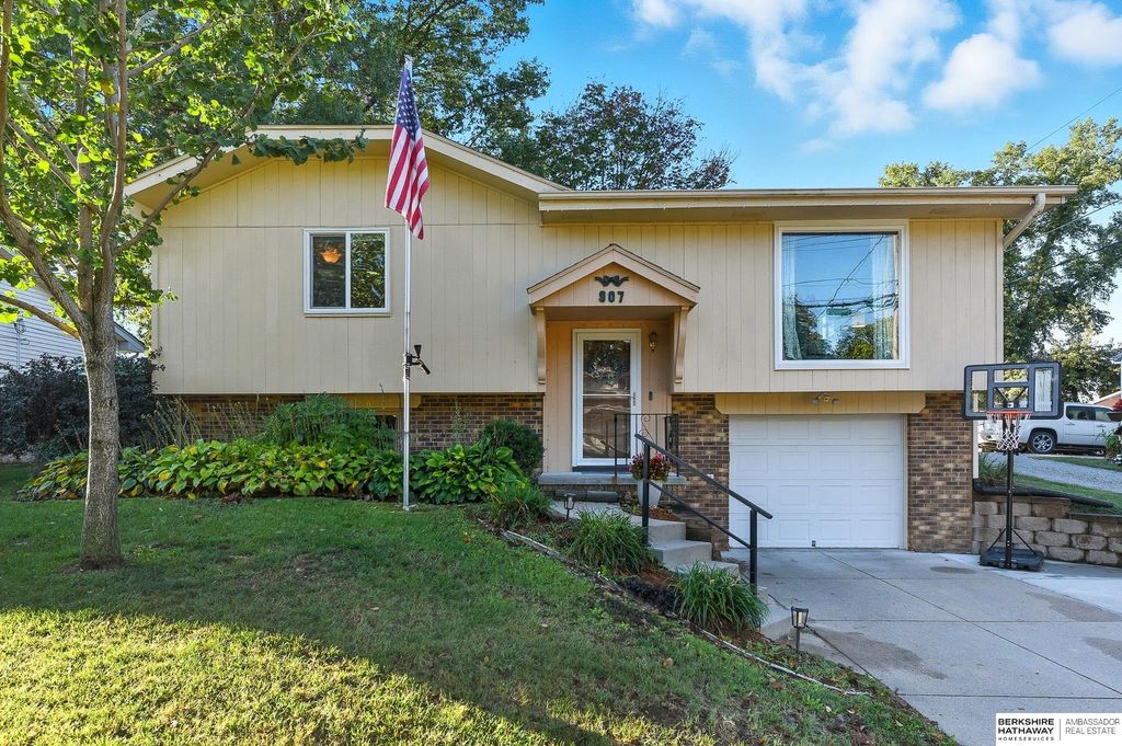 907 9th Avenue, Plattsmouth, NE 68048