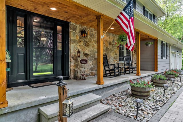 2 Naomi Lane, East Lyme, CT 06333