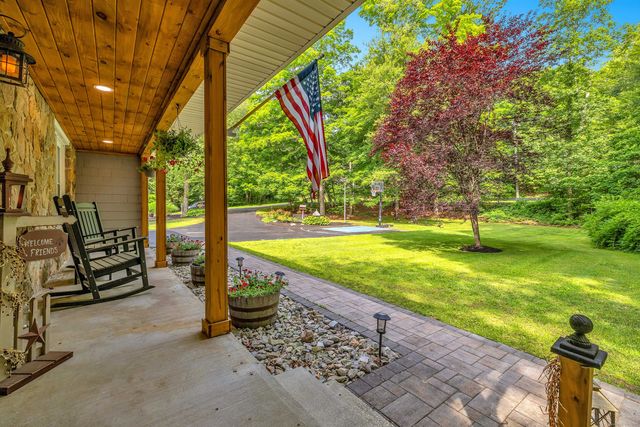 2 Naomi Lane, East Lyme, CT 06333