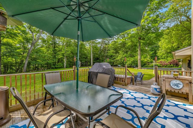 2 Naomi Lane, East Lyme, CT 06333
