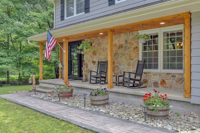 2 Naomi Lane, East Lyme, CT 06333