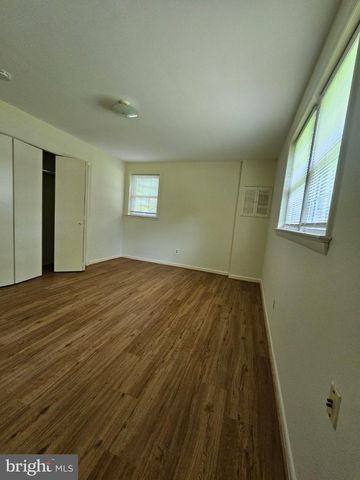 5109 OX RD, Fairfax, VA 22030
