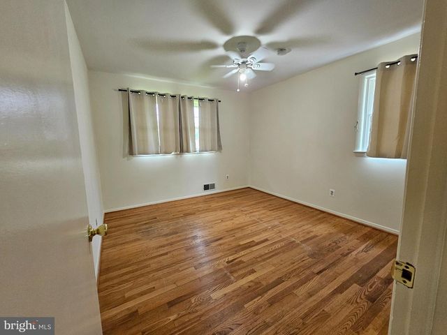 5109 OX RD, Fairfax, VA 22030