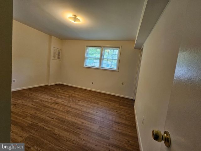 5109 OX RD, Fairfax, VA 22030