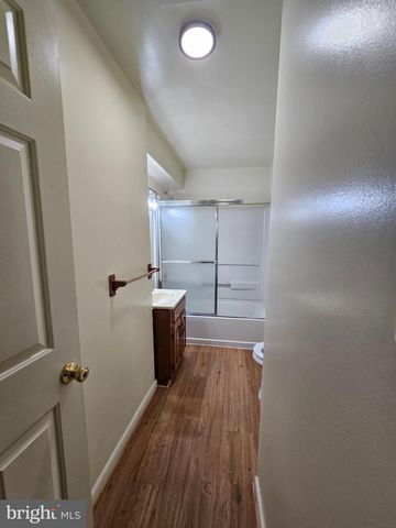 5109 OX RD, Fairfax, VA 22030