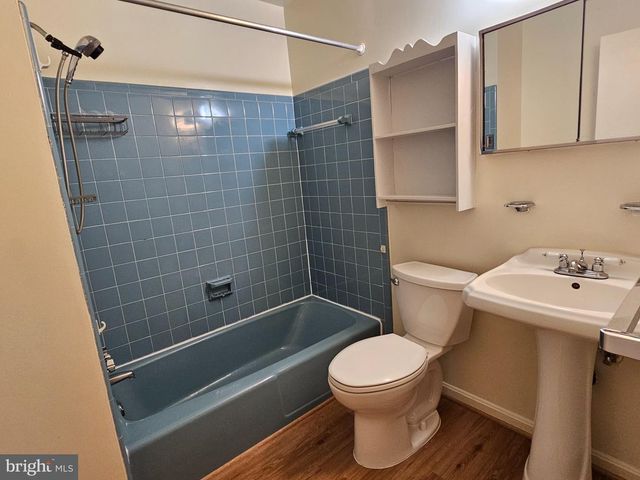 5109 OX RD, Fairfax, VA 22030