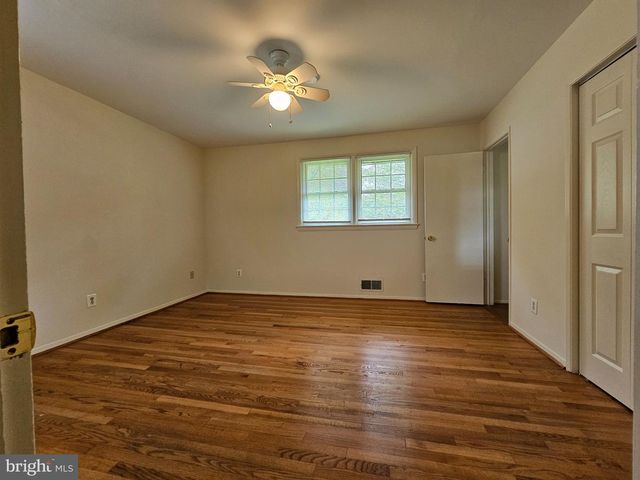 5109 OX RD, Fairfax, VA 22030