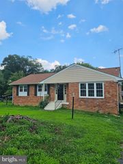 5109 OX RD, Fairfax, VA 22030