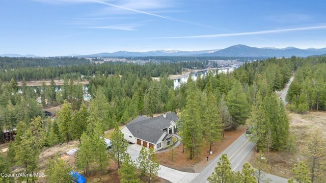 7353* West* Riverview* Drive*, Coeur D'alene, ID 83814