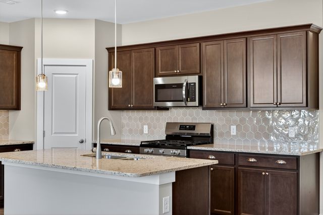 3916 Trinity Woods Rd, Columbia, TN 38401