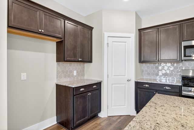 3916 Trinity Woods Rd, Columbia, TN 38401