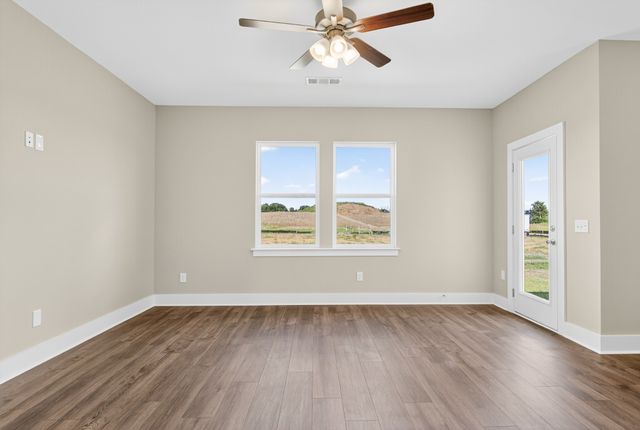 3916 Trinity Woods Rd, Columbia, TN 38401