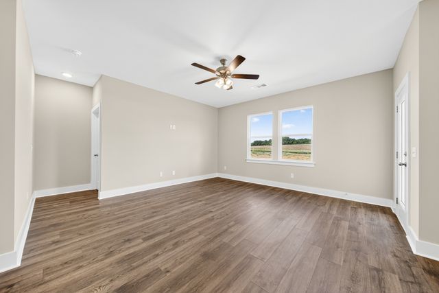 3916 Trinity Woods Rd, Columbia, TN 38401