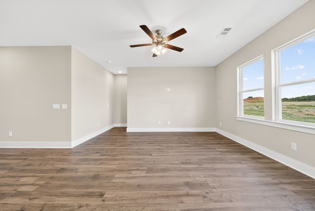 3916 Trinity Woods Rd, Columbia, TN 38401