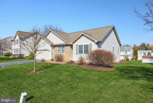 1835 MICHELLE DR, York, PA 17408