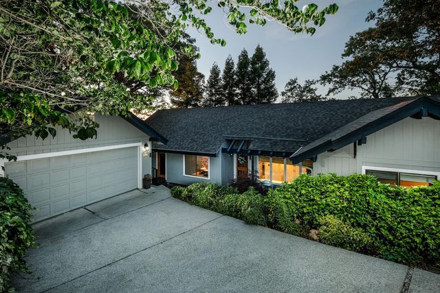 11111 Tanglewood Dr, Auburn, CA 95603