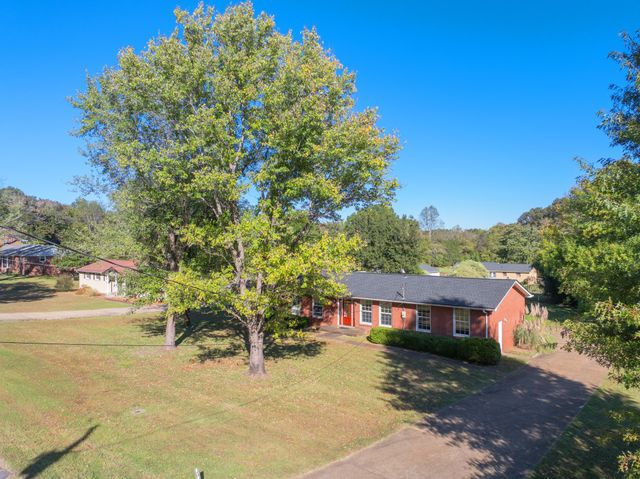 310 Benco Hills Dr, Camden, TN 38320