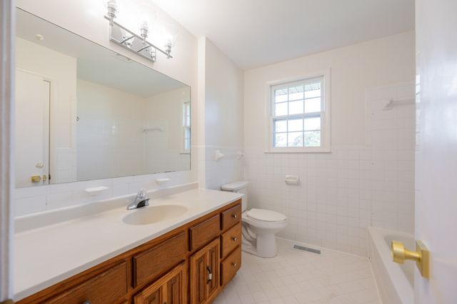 310 Benco Hills Dr, Camden, TN 38320