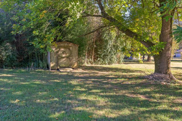 310 Benco Hills Dr, Camden, TN 38320