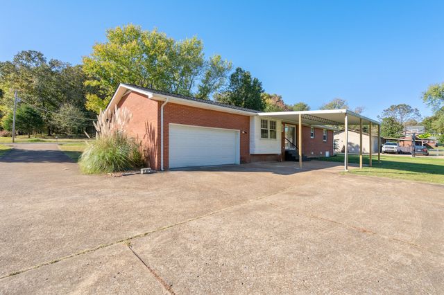 310 Benco Hills Dr, Camden, TN 38320