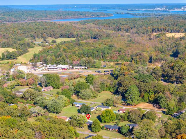 310 Benco Hills Dr, Camden, TN 38320