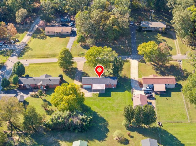 310 Benco Hills Dr, Camden, TN 38320