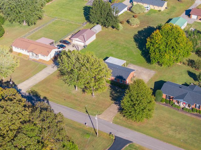 310 Benco Hills Dr, Camden, TN 38320