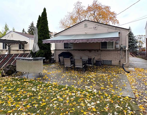 21336 Erben Street, St Clair Shores, MI 48081