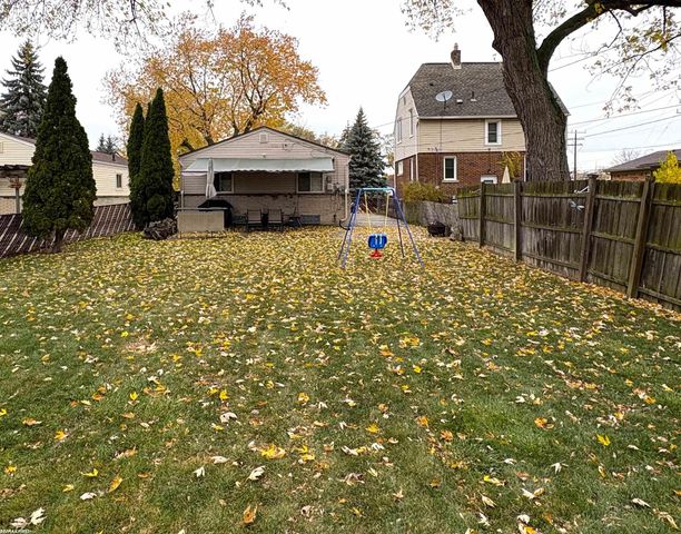 21336 Erben Street, St Clair Shores, MI 48081