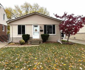 21336 Erben Street, St Clair Shores, MI 48081