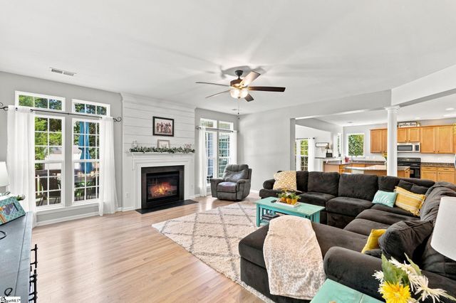8 Green Bank Lane, Simpsonville, SC 29681