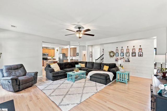 8 Green Bank Lane, Simpsonville, SC 29681