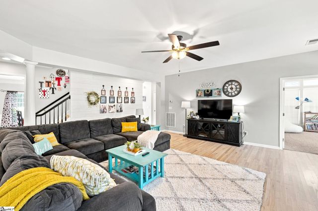8 Green Bank Lane, Simpsonville, SC 29681