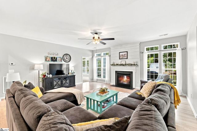 8 Green Bank Lane, Simpsonville, SC 29681